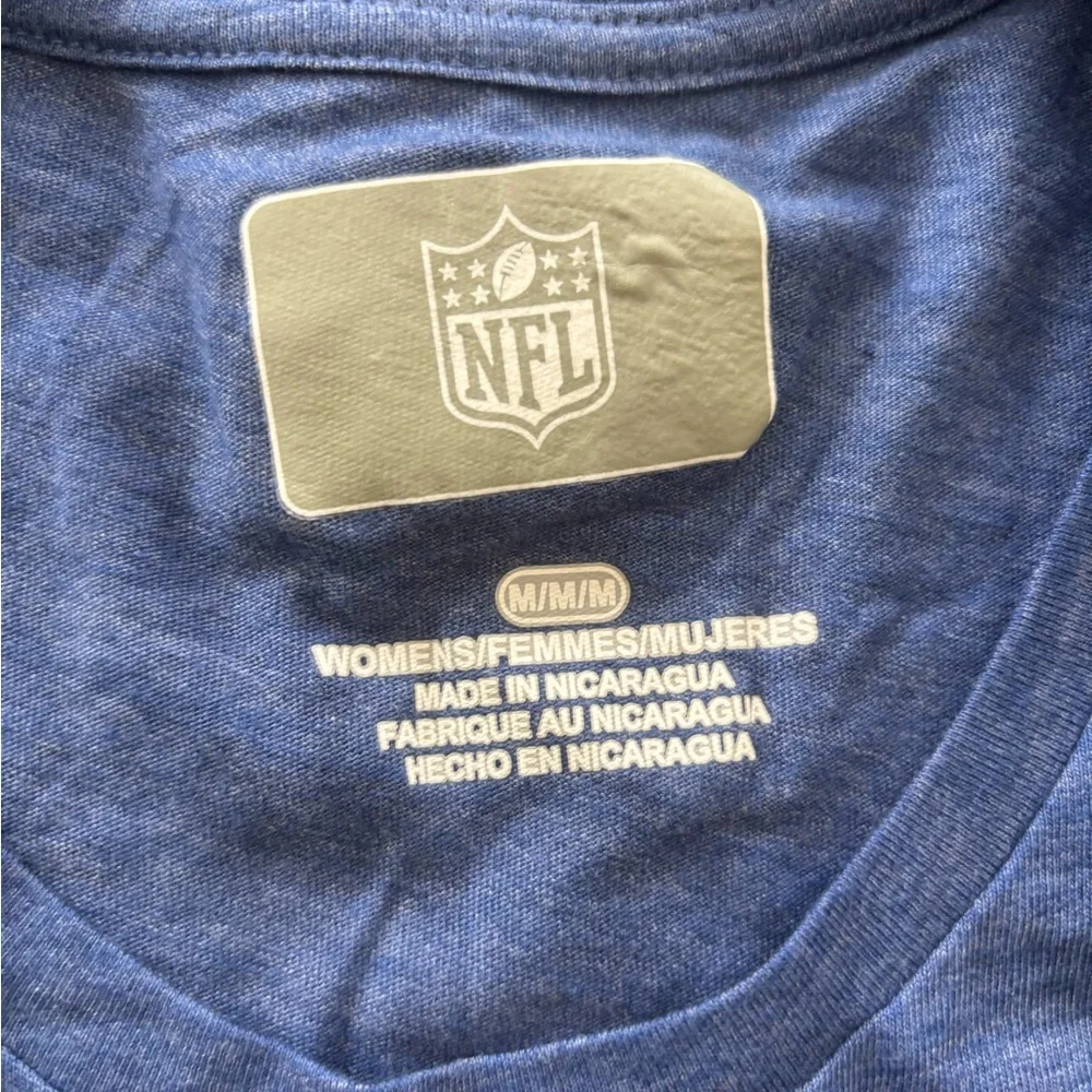 Women’s Buffalo Bills T-Shirt Size Medium - Picture 2 of 4